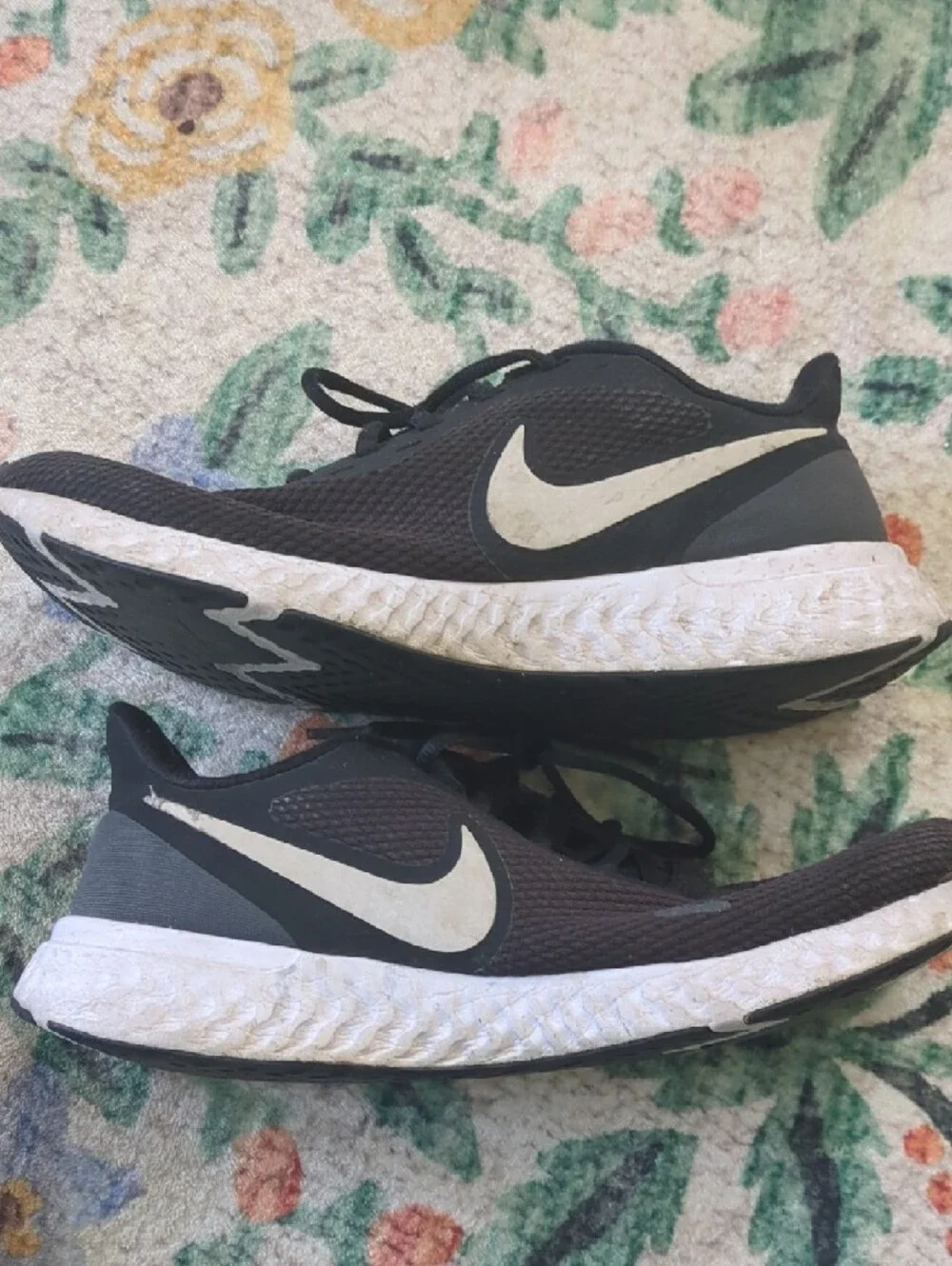 🩷 Nike Black Athletic Mesh Running Sneakers with White Soles